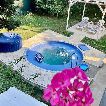 נובי סאד White House With Sauna And Jacuzzi מראה חיצוני תמונה