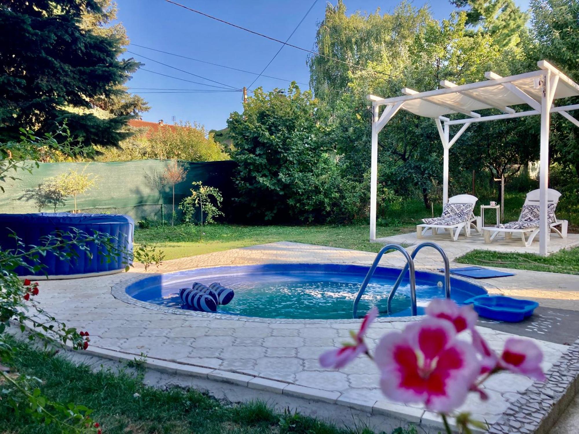 נובי סאד White House With Sauna And Jacuzzi מראה חיצוני תמונה